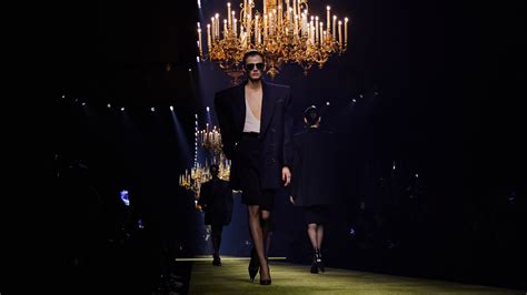 defile ysl janvier 2023|Un chandelier illuminait le défilé Saint Laurent par .